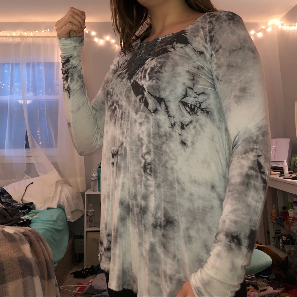 american eagle tie dye long sleeve shirt w/ v neck